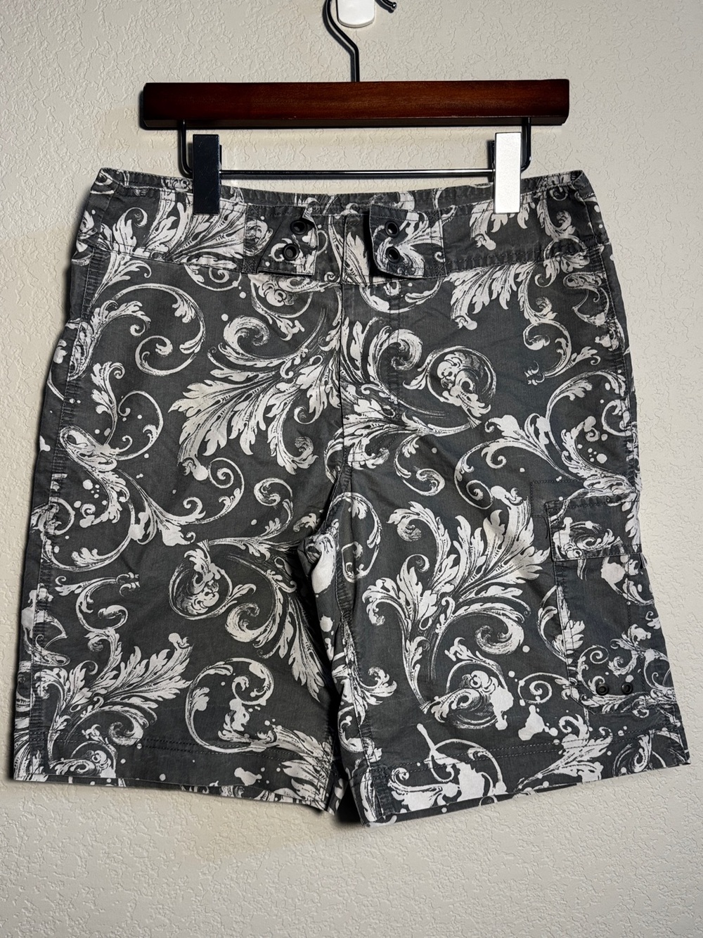 Converse One Star Paisley Flat Front Shorts in Gray Size 32